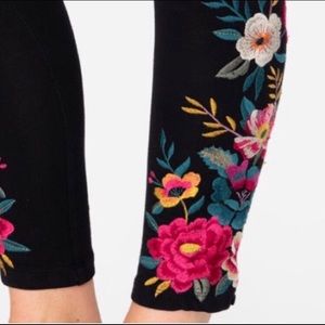 Johnny Was Floral Embroidered  XS Leggings